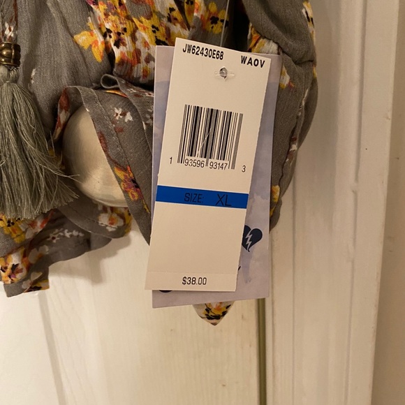 Jolt Flowy Shirt - Picture 2 of 2